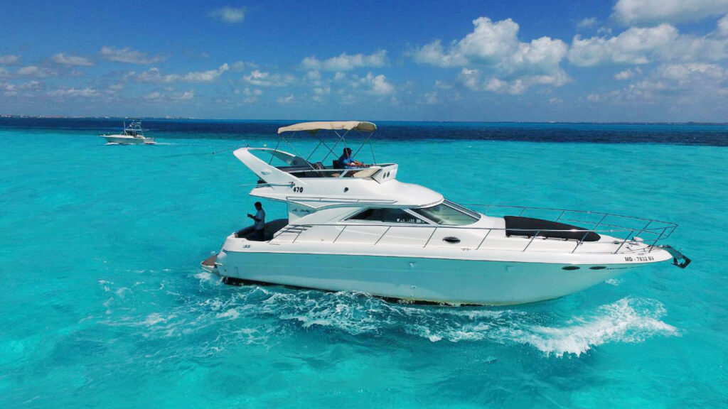 Private Yacht deluxe 50" Cancún-Isla Mujeres
